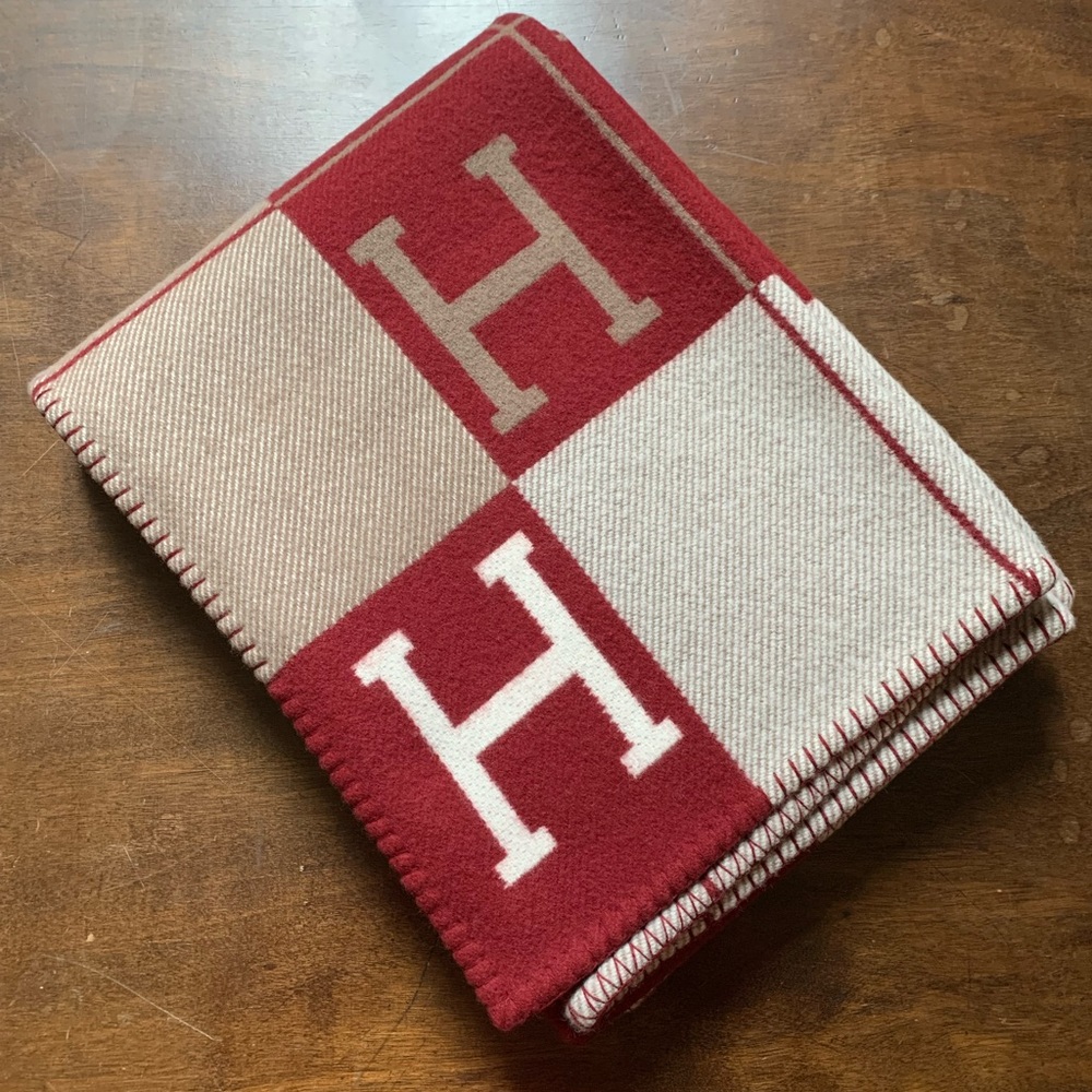 Brand new store fresh Hermès Avalon wool blanket rouge and ecru